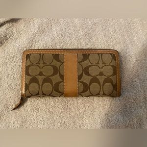 Coach Wallet ✅